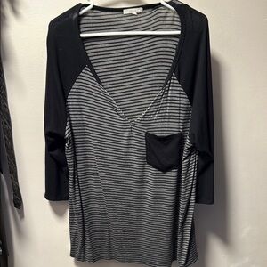 Le Lis Black and White V-Neck 3/4 Sleeve Tunic